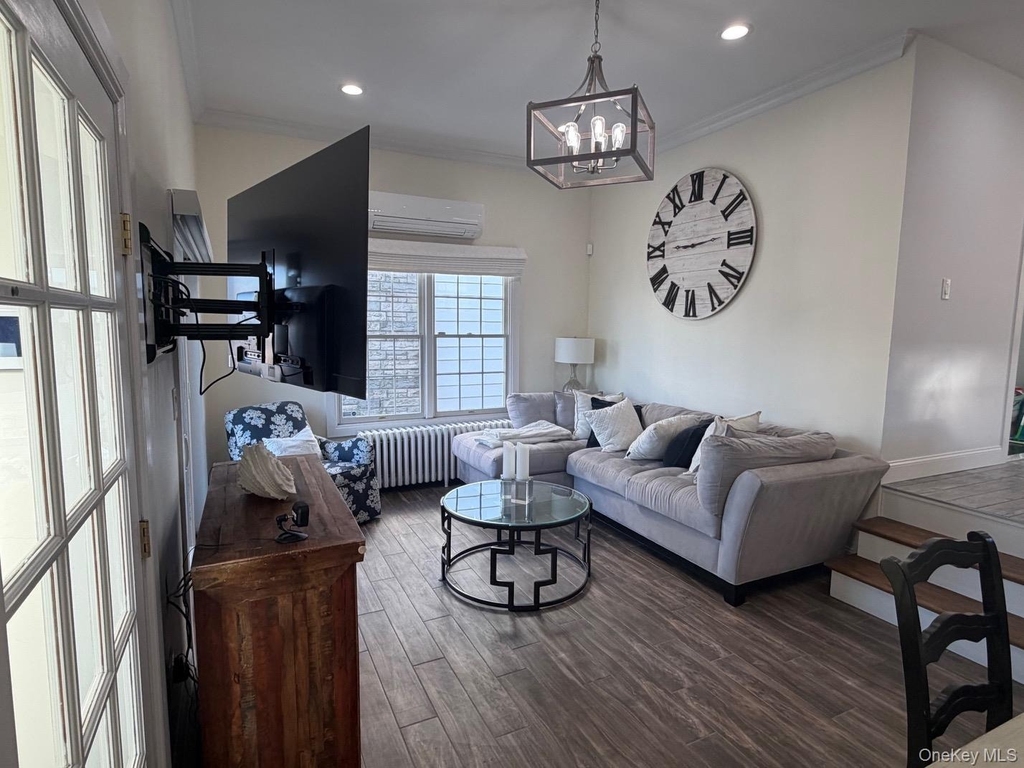 326 E Walnut Street - Photo 1