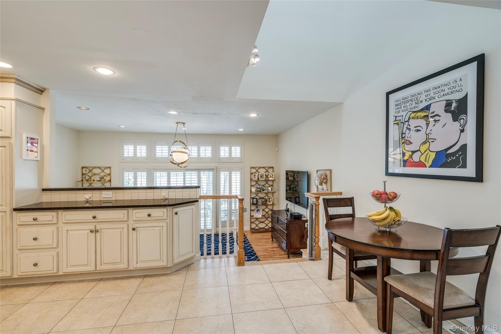 100 Woodlake Drive W - Photo 6