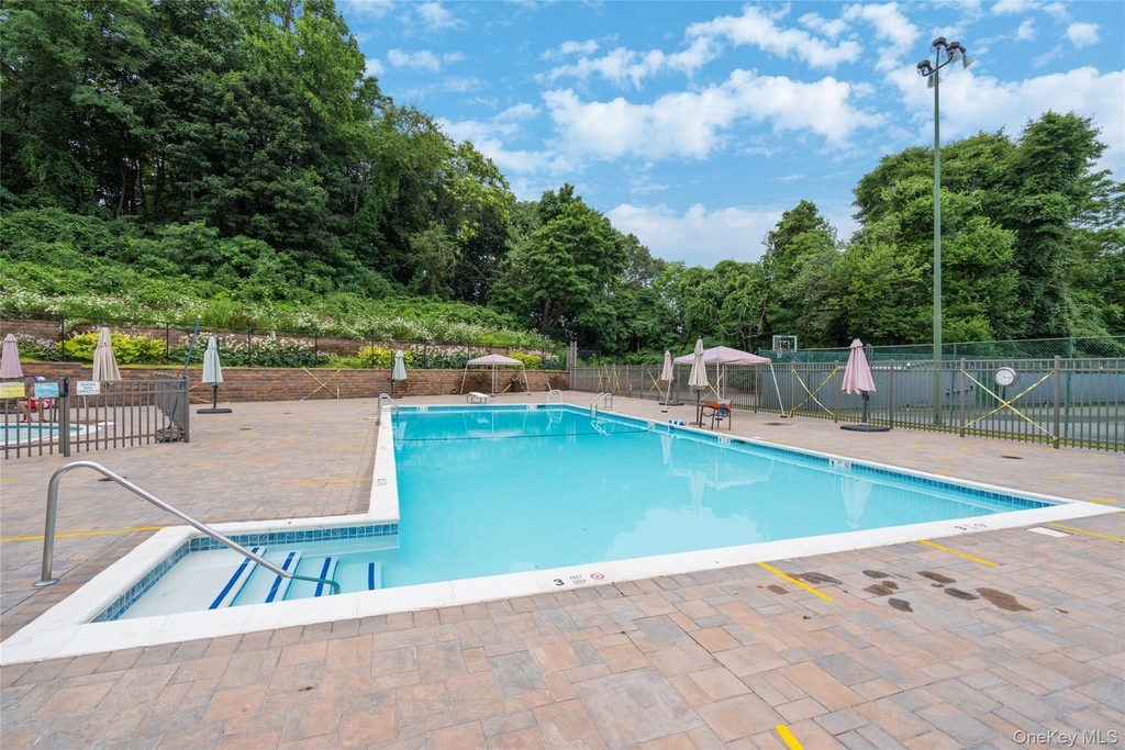 100 Woodlake Drive W - Photo 22