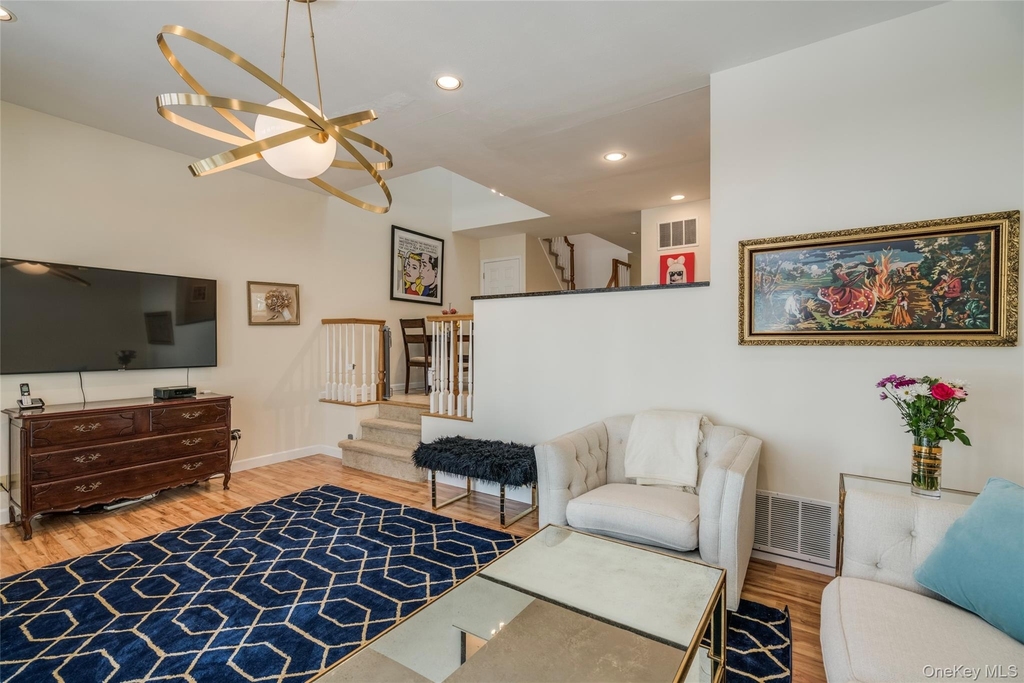 100 Woodlake Drive W - Photo 11