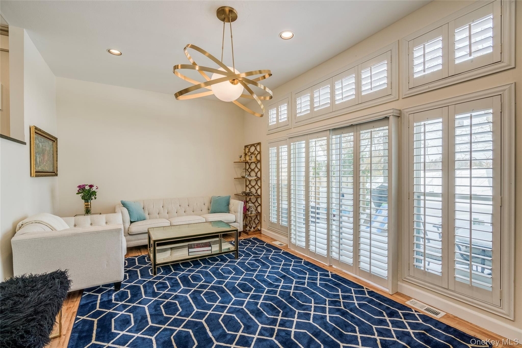 100 Woodlake Drive W - Photo 9
