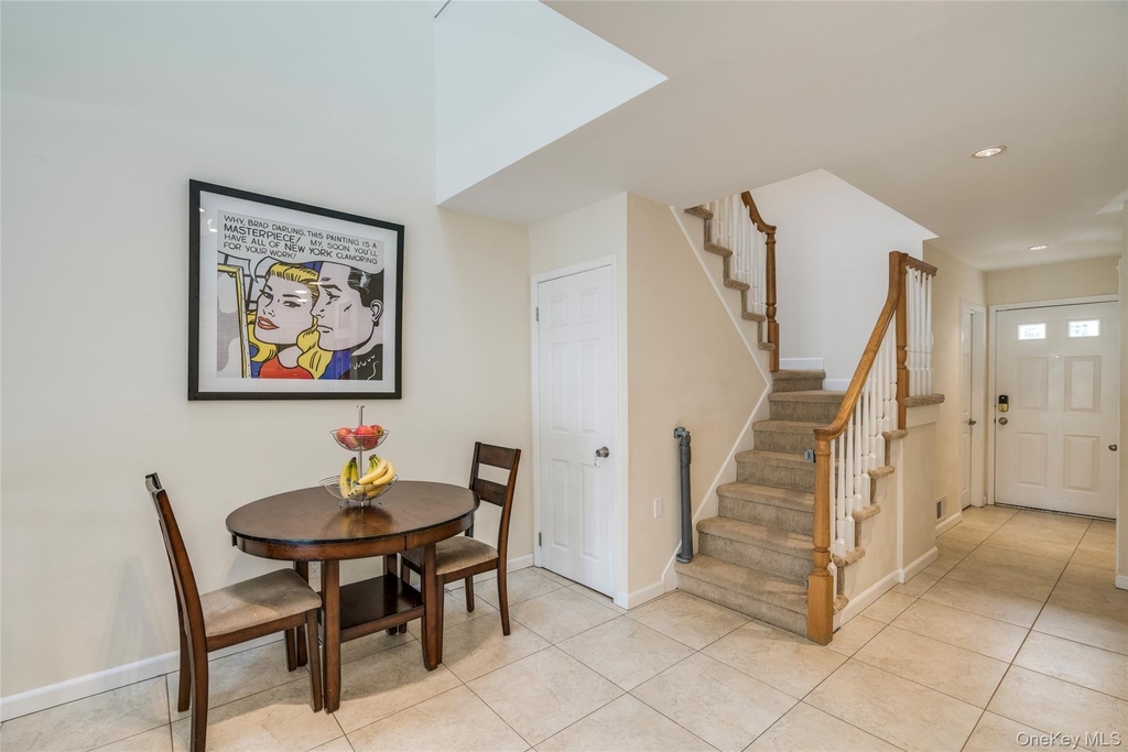 100 Woodlake Drive W - Photo 1