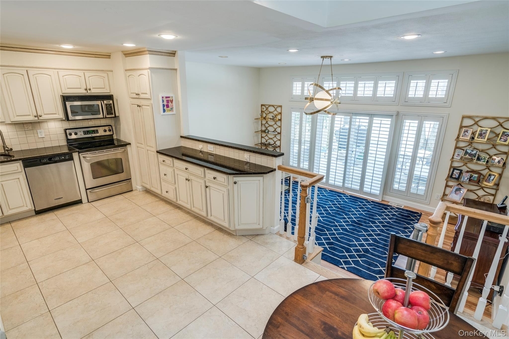 100 Woodlake Drive W - Photo 7