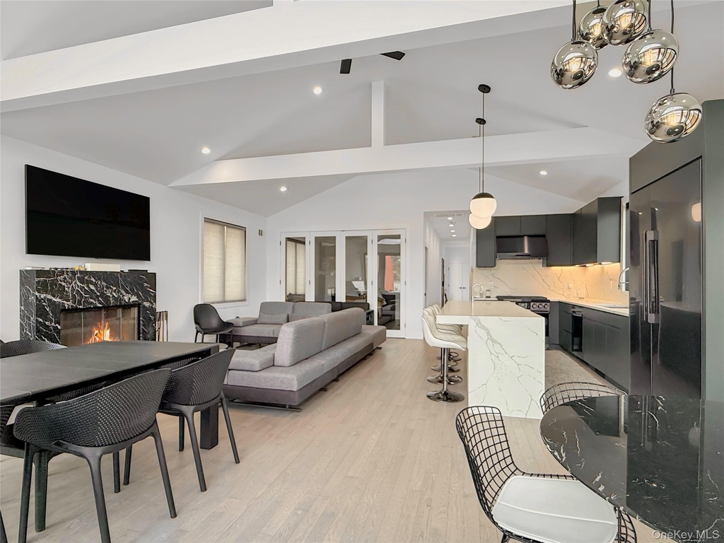 12 Hudson River Lane - Photo 3