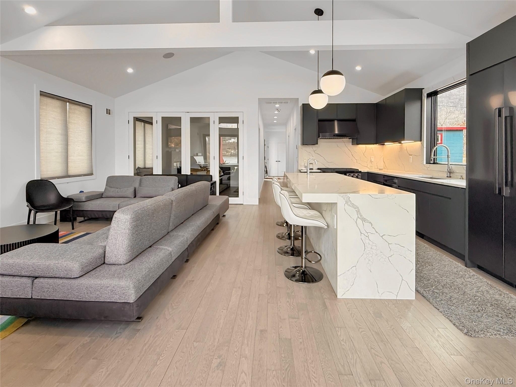 12 Hudson River Lane - Photo 4