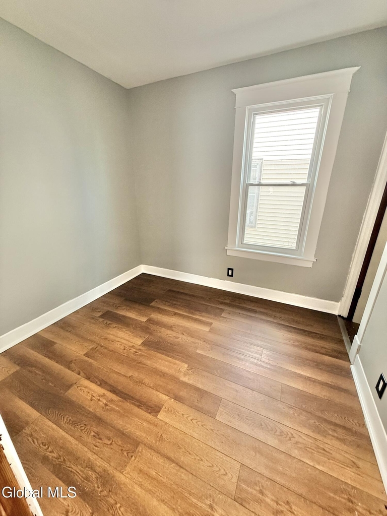 1120 Pleasant Street - Photo 5