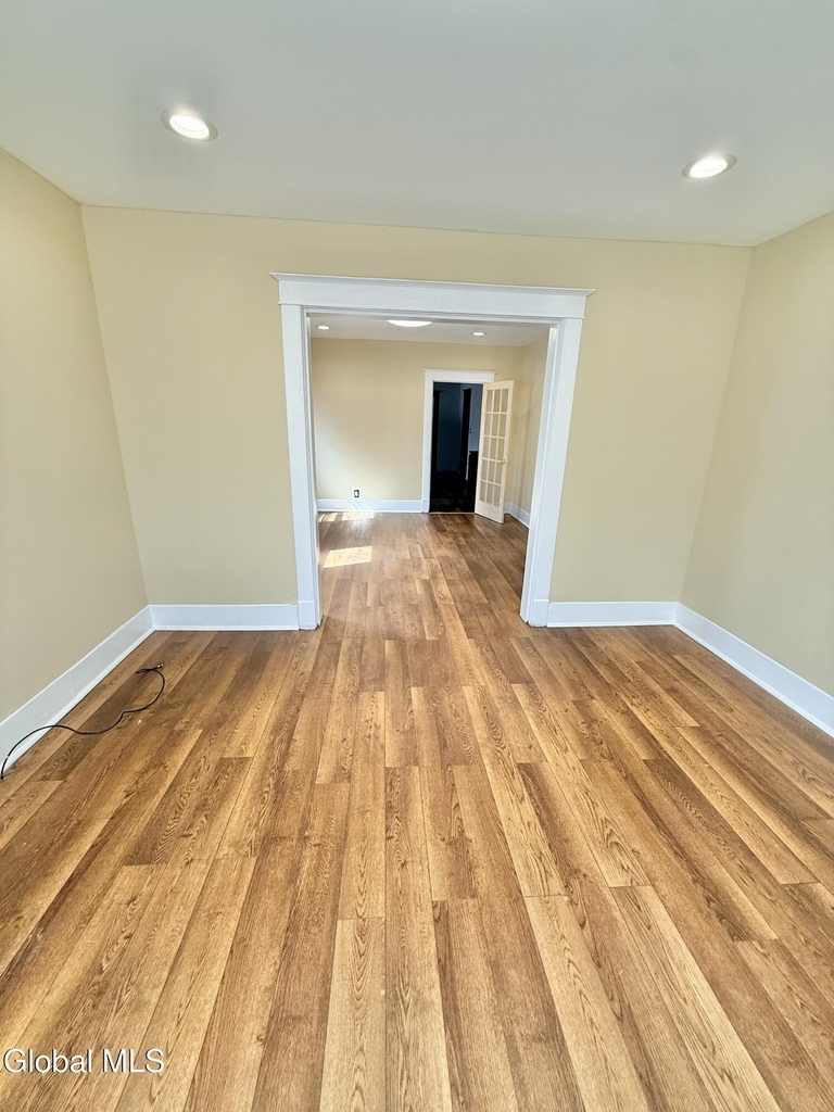 1120 Pleasant Street - Photo 4