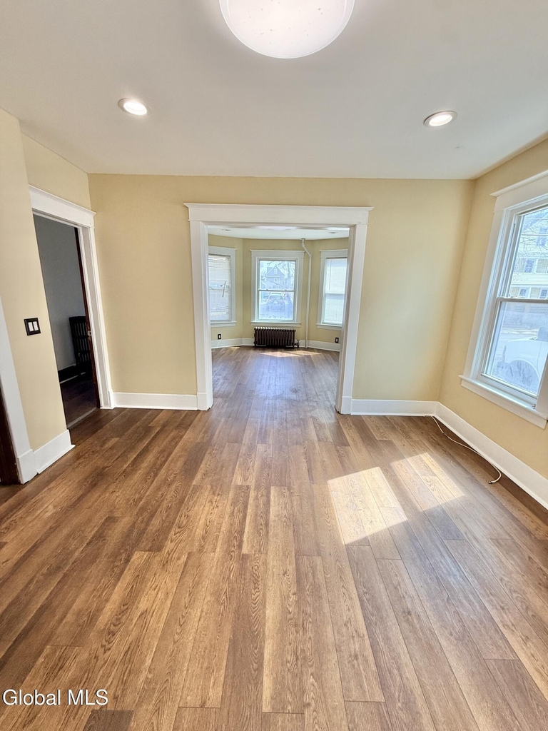 1120 Pleasant Street - Photo 3