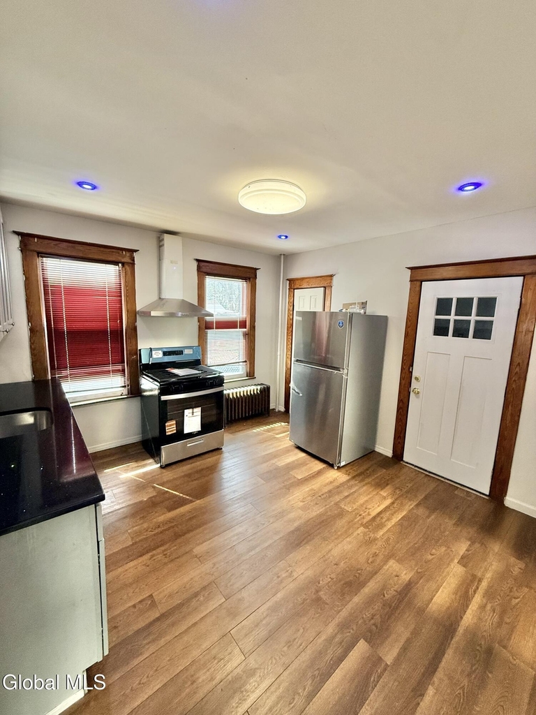 1120 Pleasant Street - Photo 9