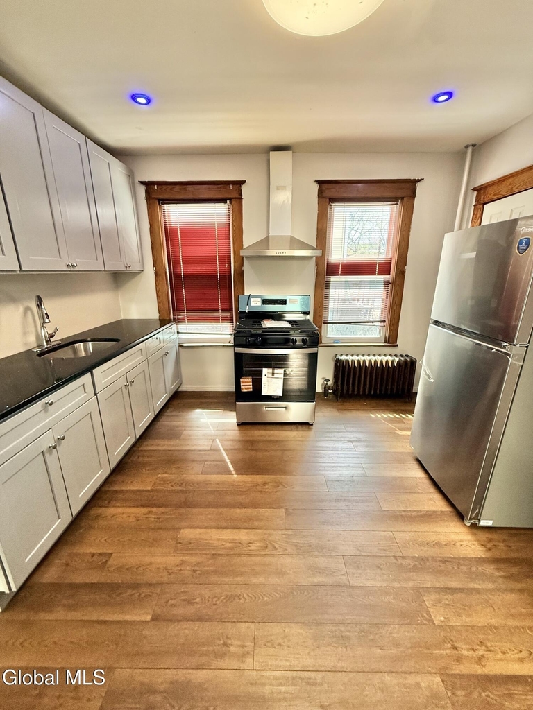 1120 Pleasant Street - Photo 10