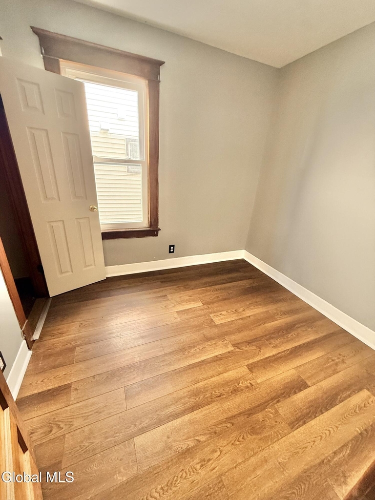 1120 Pleasant Street - Photo 6