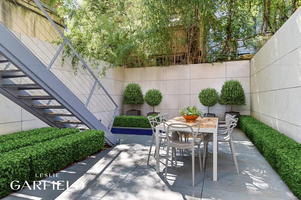 240 E 61st Street - Photo 20