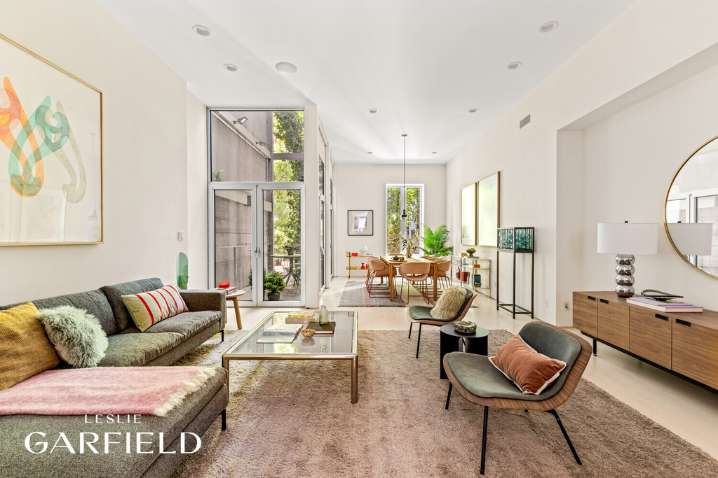 240 E 61st Street - Photo 4