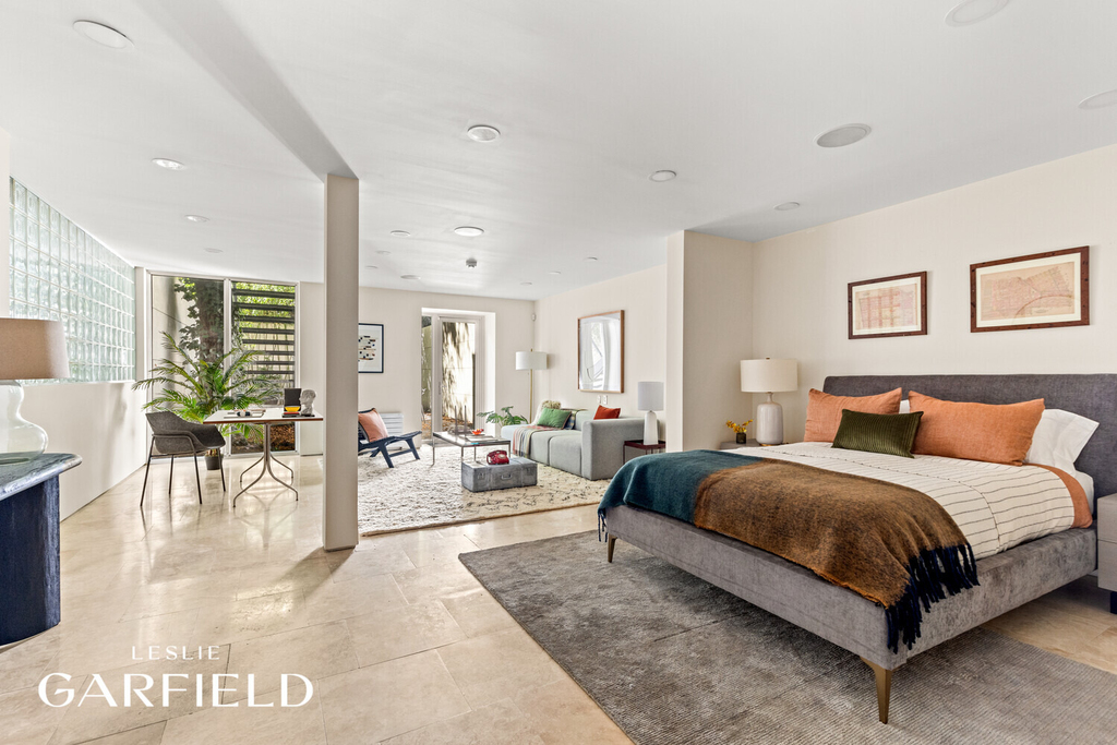 240 E 61st Street - Photo 7