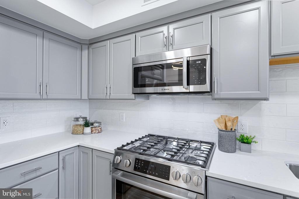 701 N Henry Street - Photo 12