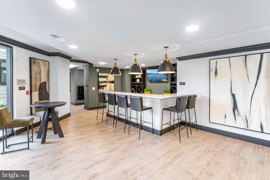 701 N Henry Street - Photo 3