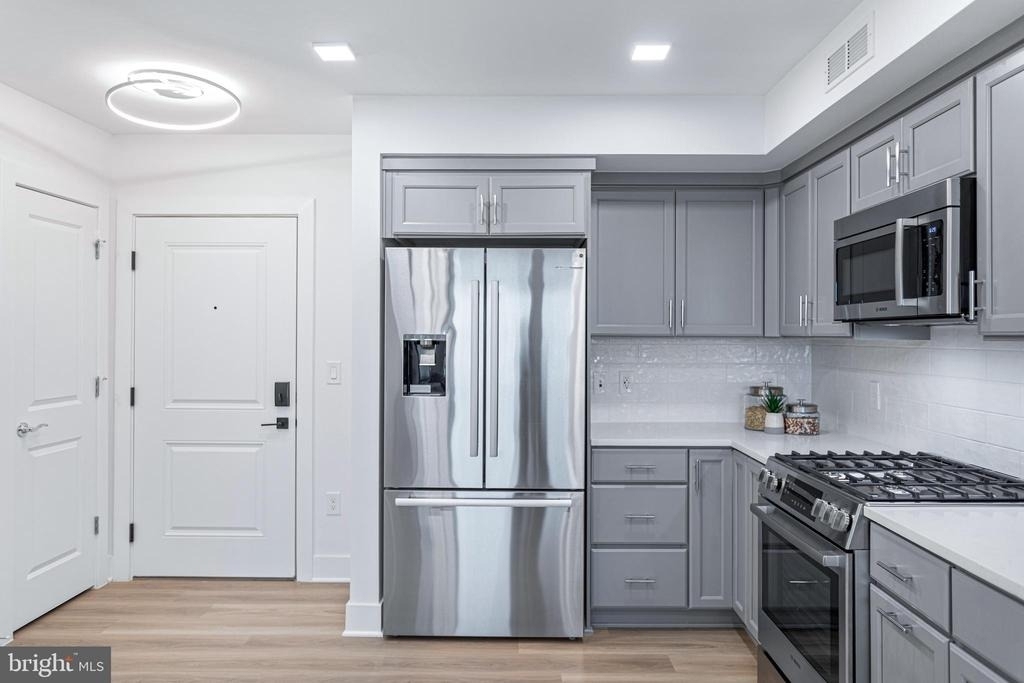701 N Henry Street - Photo 11