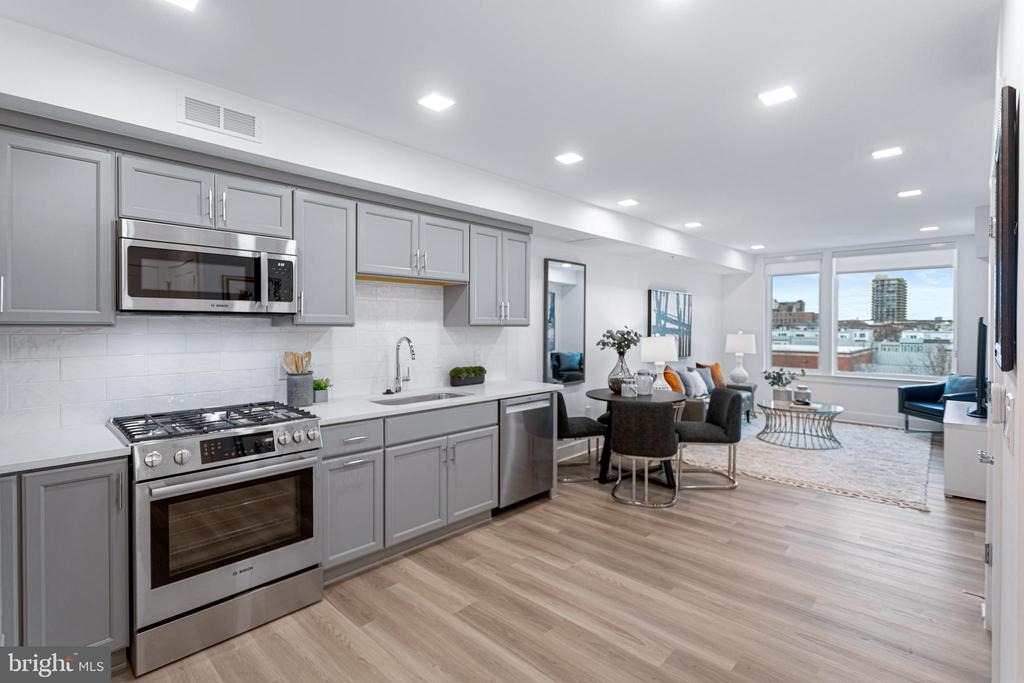 701 N Henry Street - Photo 14