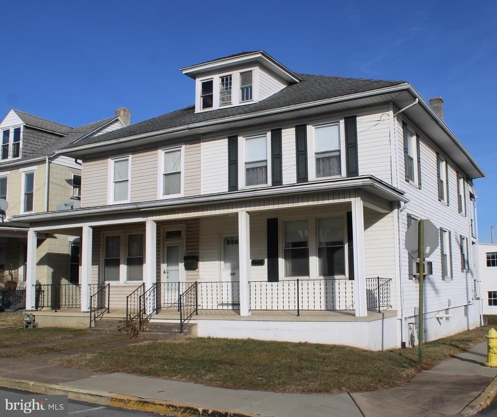 1301 N Duke Street - Photo 0