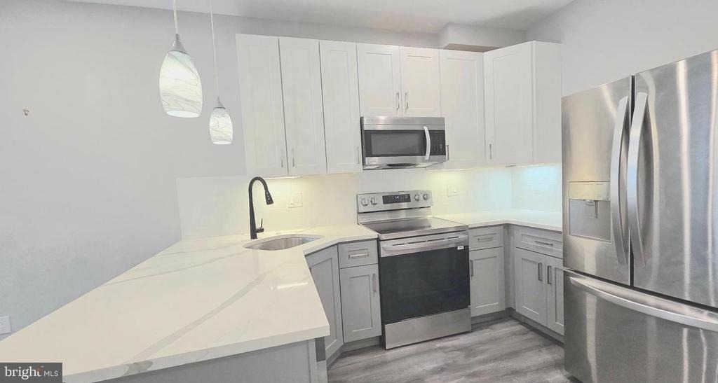 5233 Chancellor Street - Photo 2