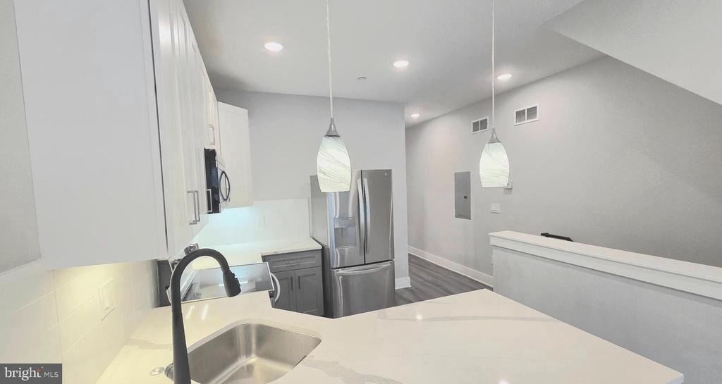 5233 Chancellor Street - Photo 3