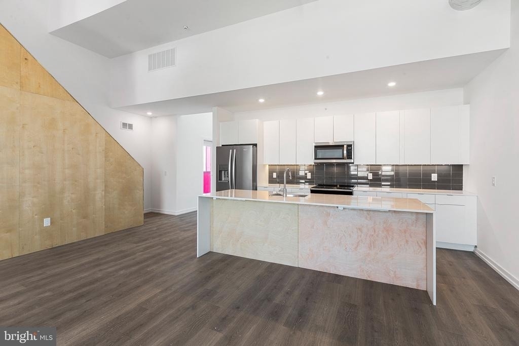 1229 Front St - Photo 2