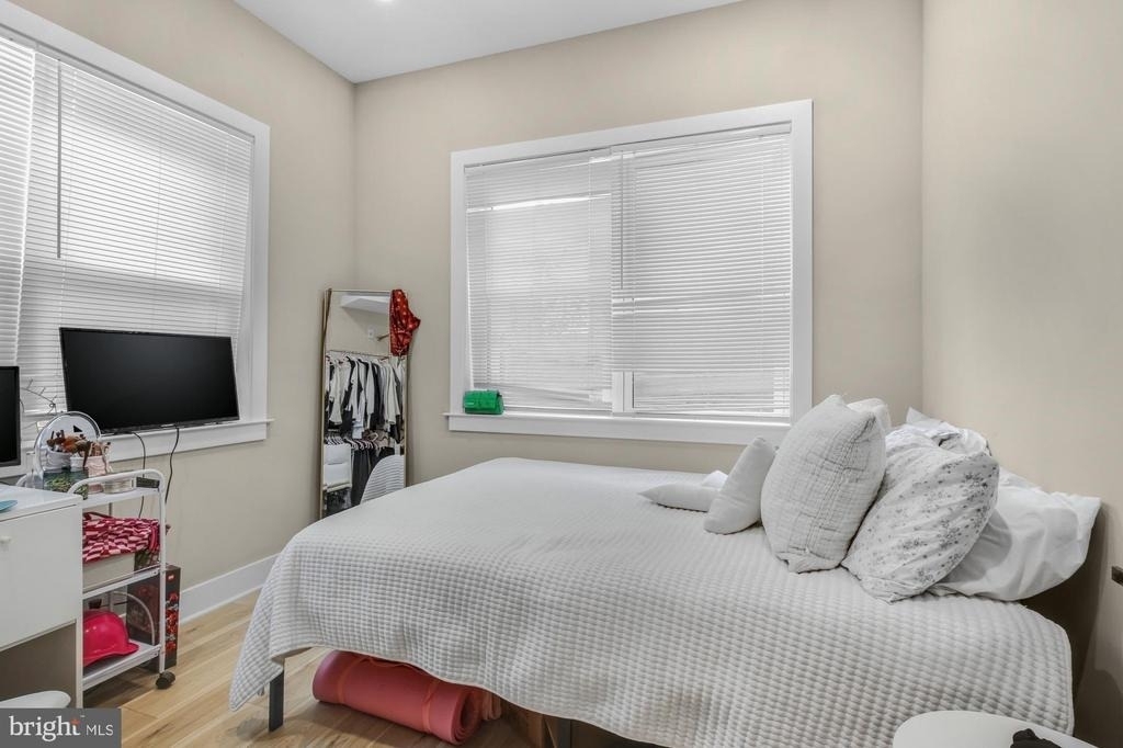 2621 W Jefferson Street - Photo 2