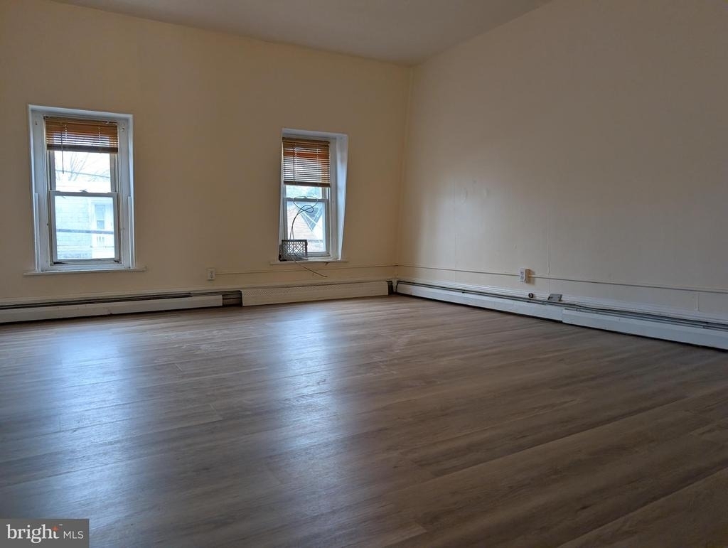 646 Chestnut Street - Photo 2