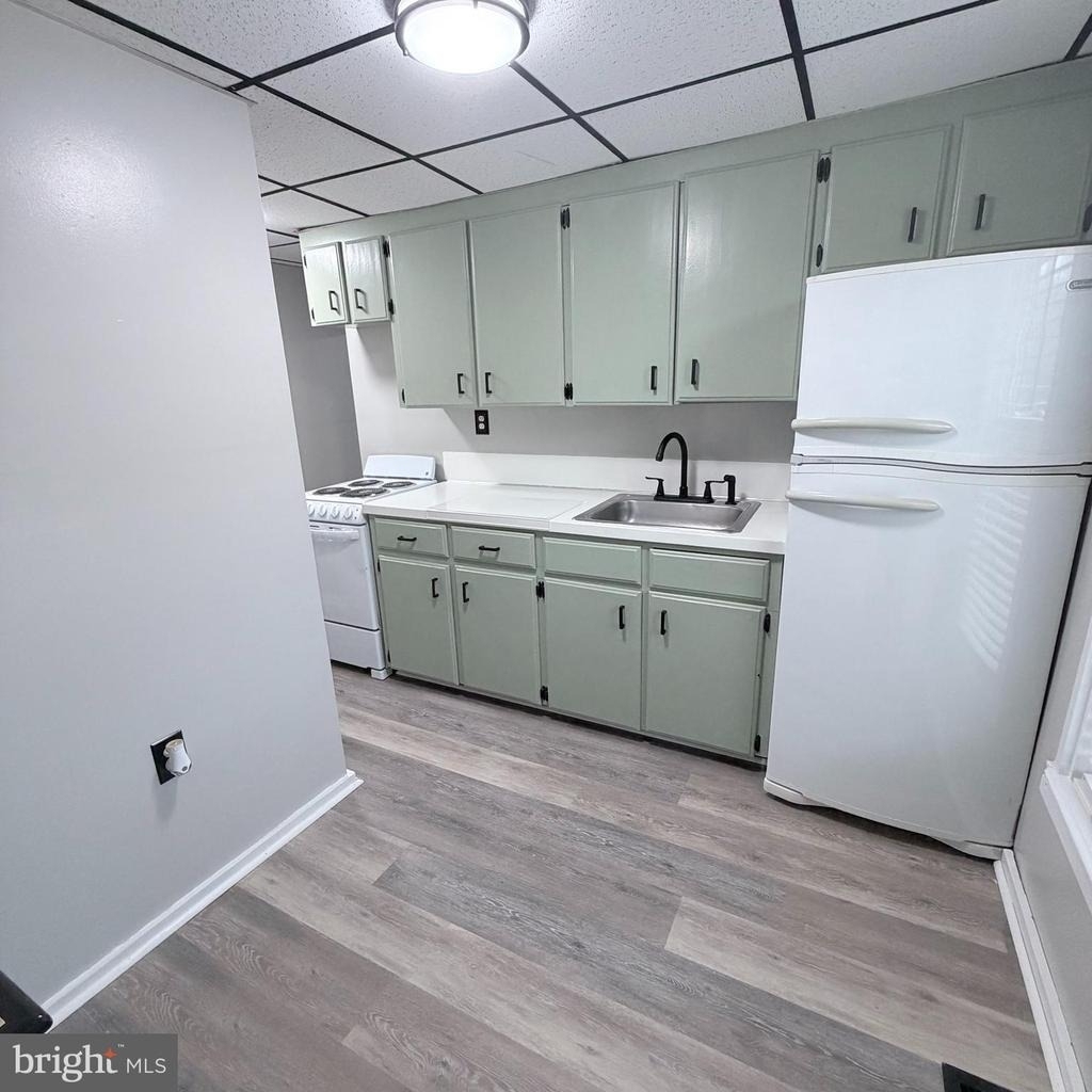 980 Scotland Ave - Photo 6