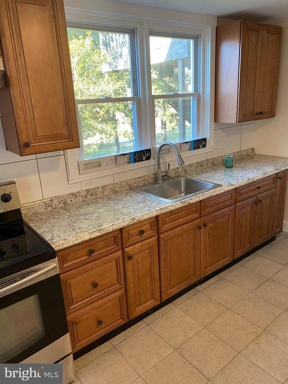 1312 E 13th Street - Photo 3