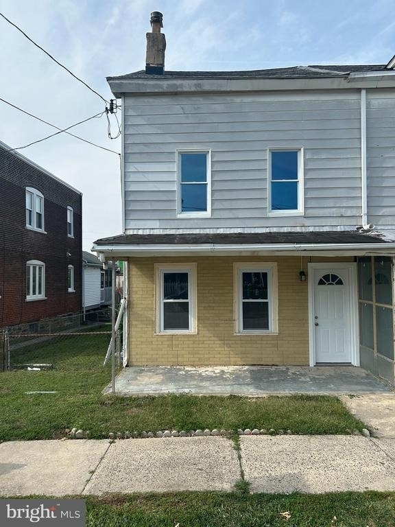 1312 E 13th Street - Photo 1