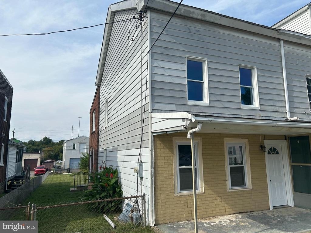 1312 E 13th Street - Photo 0