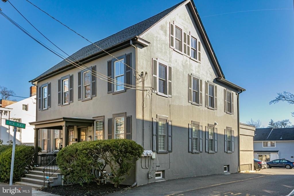 357 Nassau Street - Photo 2