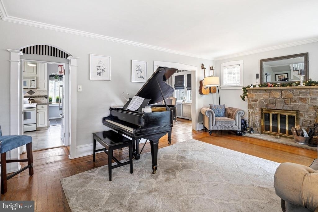 256 Hawthorne Avenue - Photo 1