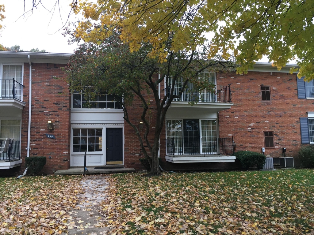444 N Fox Hills N - Photo 0