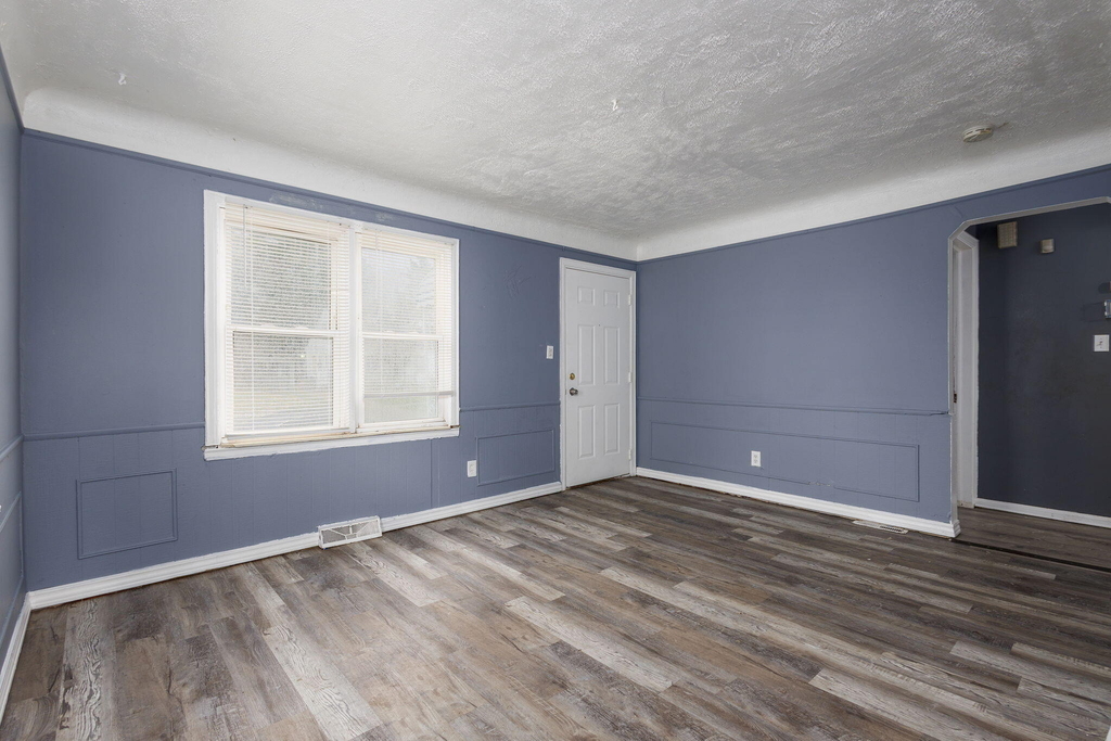 19435 Mccormick Street - Photo 3