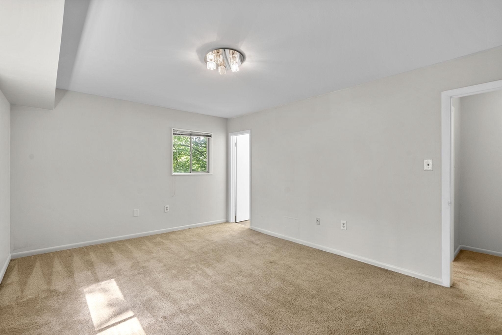 10643 Weymouth Street - Photo 16