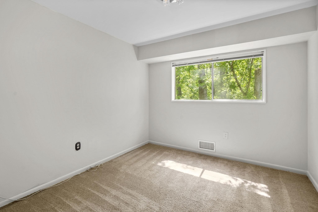 10643 Weymouth Street - Photo 21