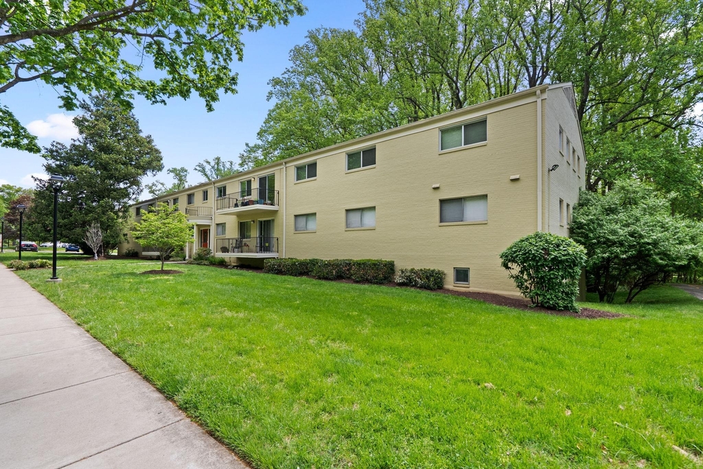 10643 Weymouth Street - Photo 1