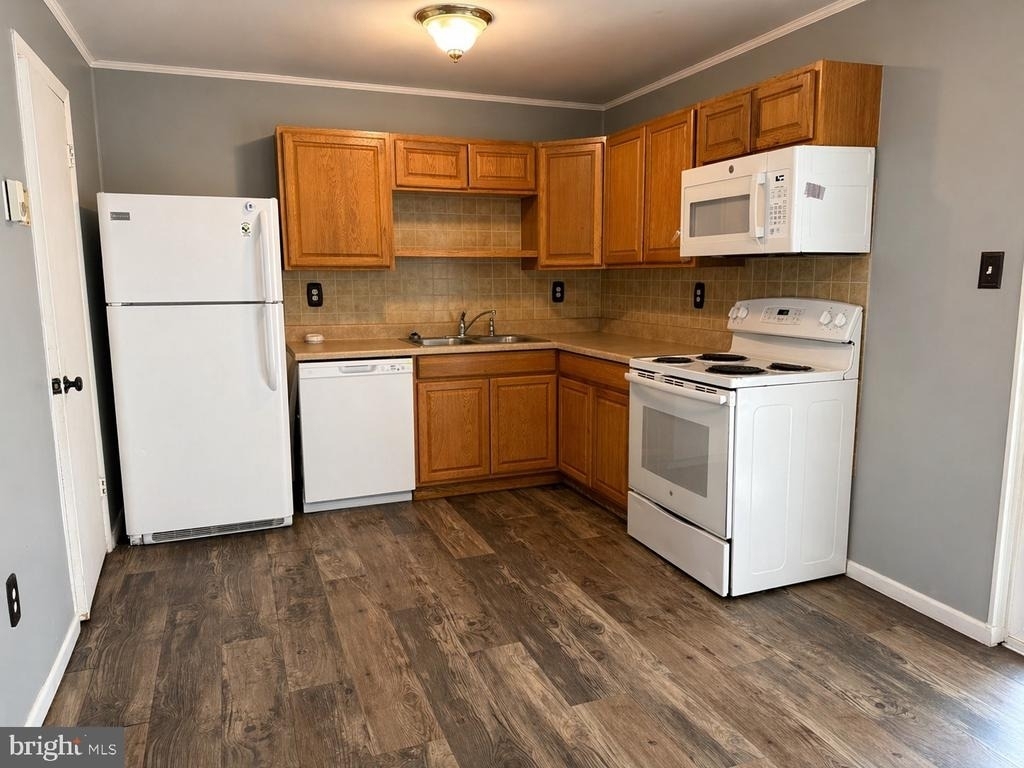 75 Grand Drive - Photo 1