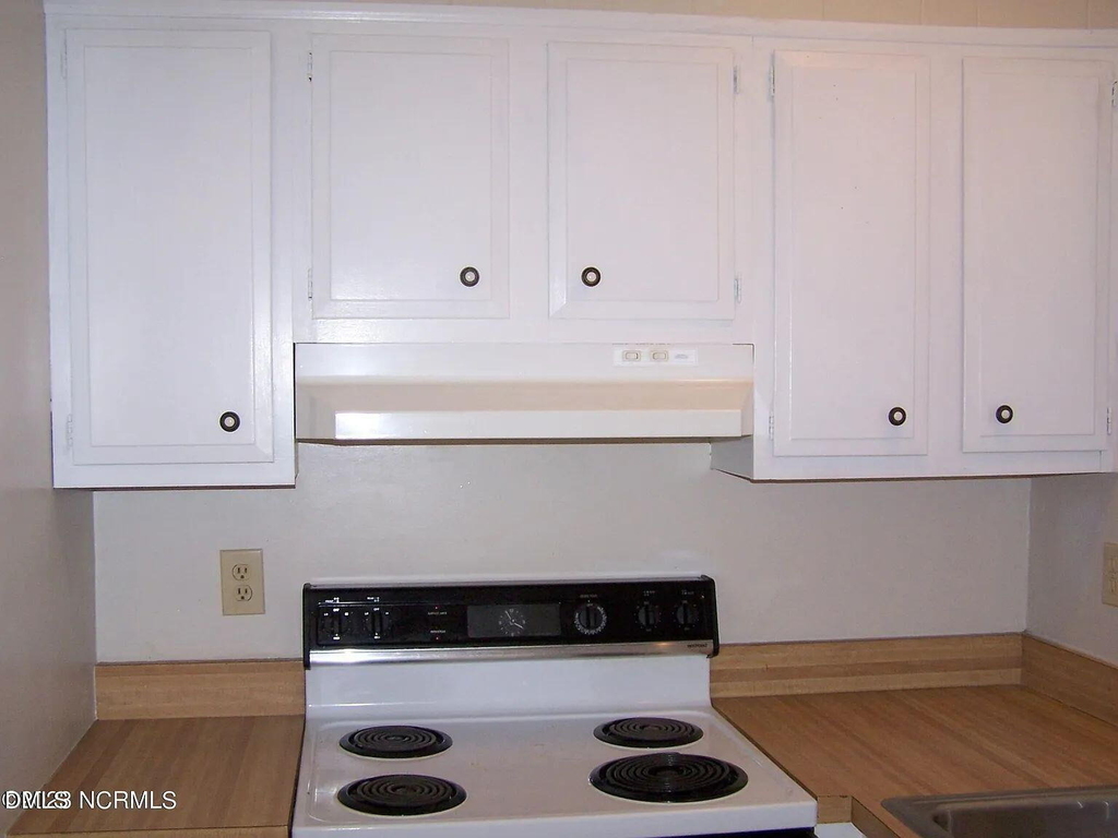 220 Foxkroft Drive - Photo 5