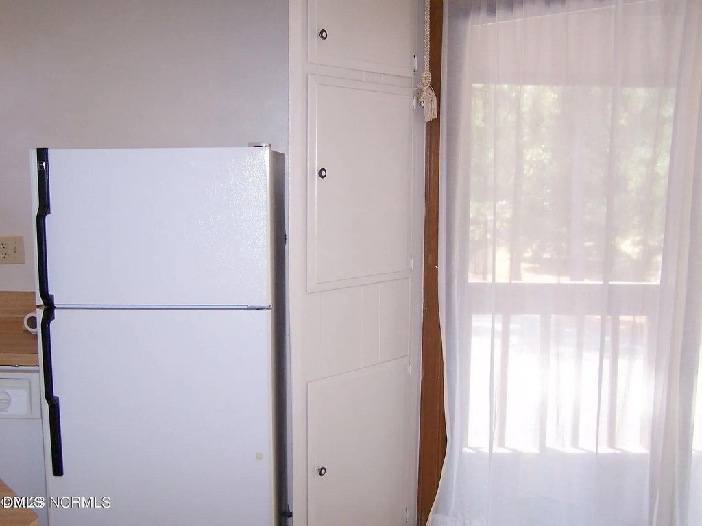 220 Foxkroft Drive - Photo 6