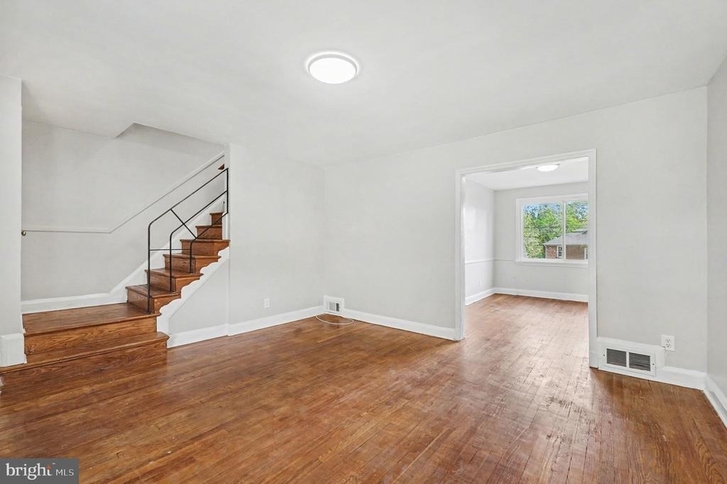 828 Saint Dunstans Road - Photo 2