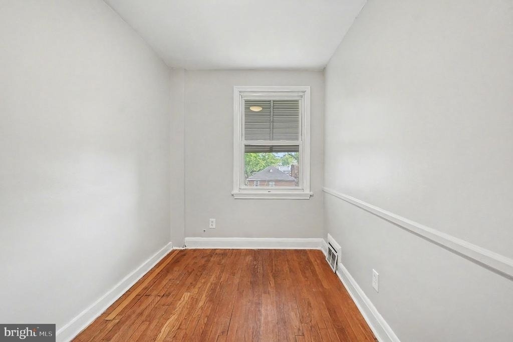 828 Saint Dunstans Road - Photo 10
