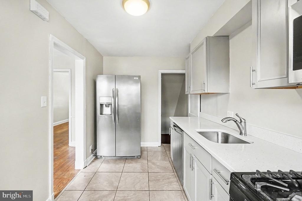 828 Saint Dunstans Road - Photo 4