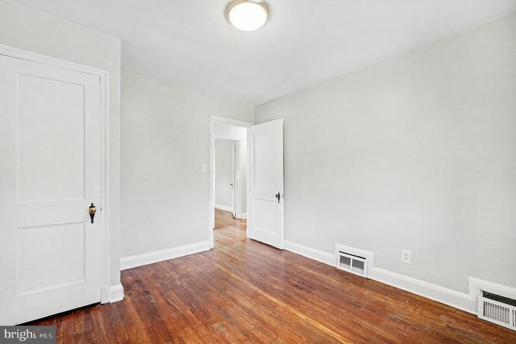 828 Saint Dunstans Road - Photo 9