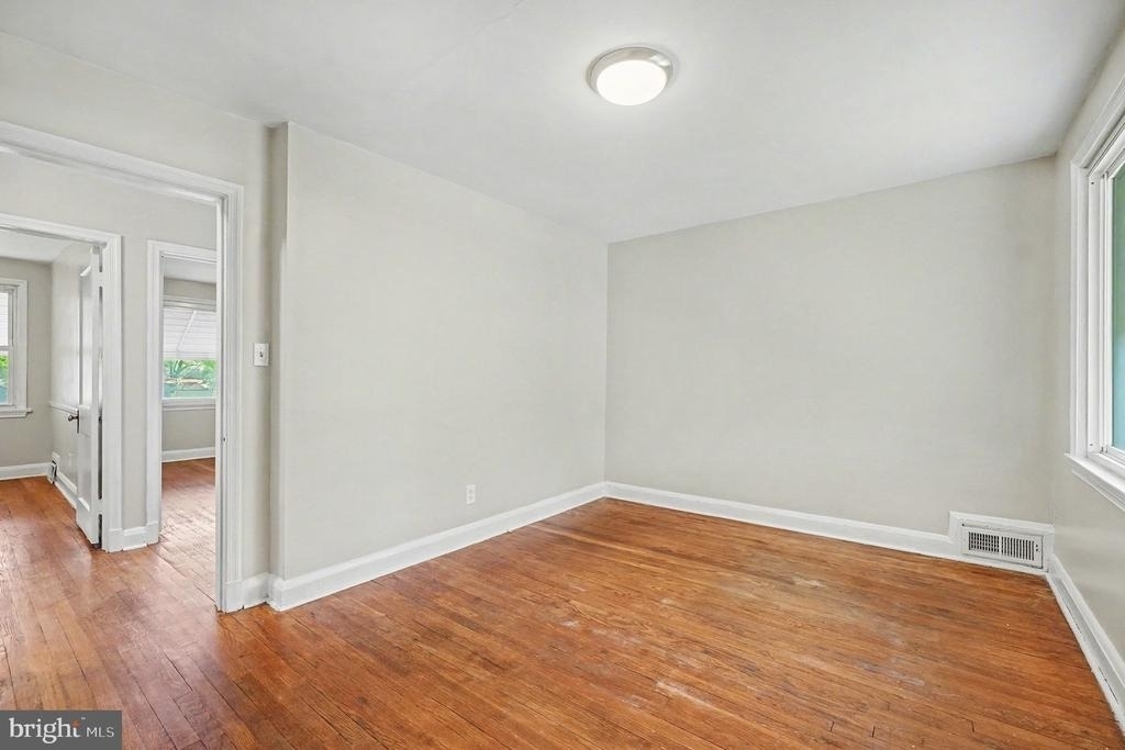 828 Saint Dunstans Road - Photo 7