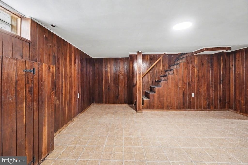 828 Saint Dunstans Road - Photo 15