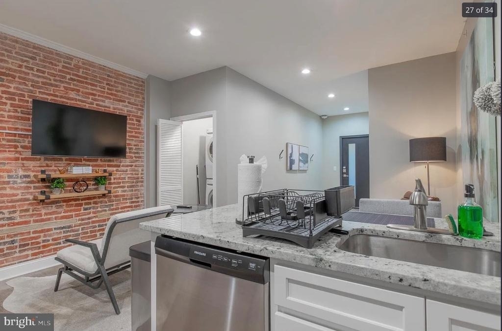 3221 Noble St. - Photo 3
