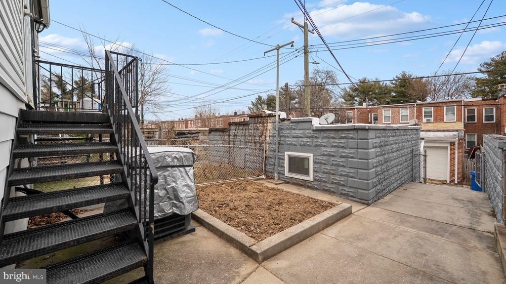 2880 Pelham Avenue - Photo 24